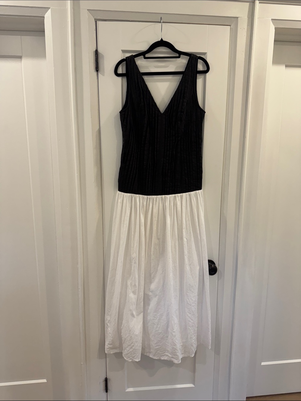 DISSH Black & White V-Neck Midi Dress